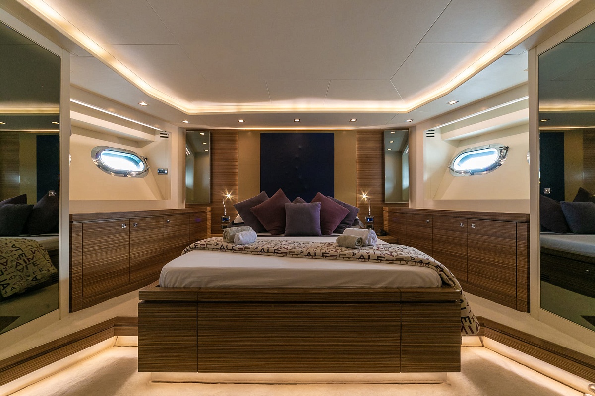 Аренда мега яхты 	Italcraft 105 Alemia В Италии